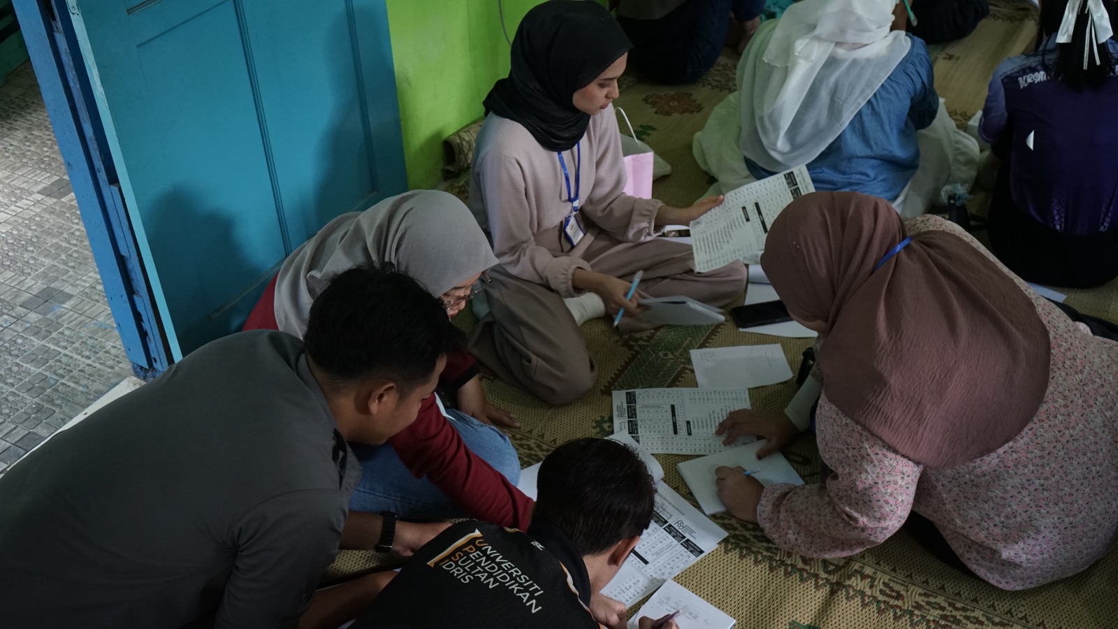 Mahasiswa UPSI dan UMBY belajar aksara jawa